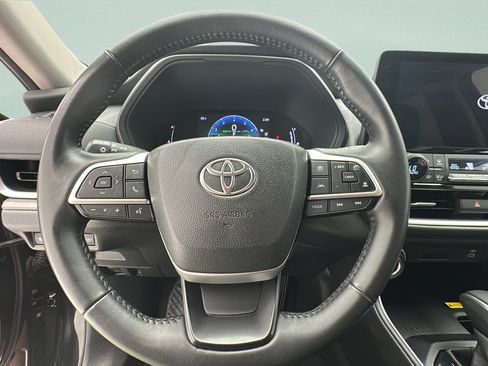 Used 2025 Toyota Grand Highlander AWD image 15