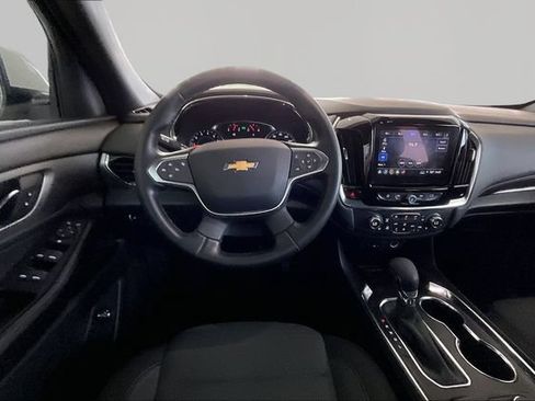 Used 2023 Chevrolet Traverse LT FWD image 8