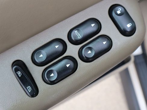 Used 2004 Ford Explorer Sport Trac XLT image 28