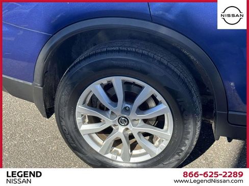 Used 2018 Nissan Rogue SV w/ Premium Package image 9