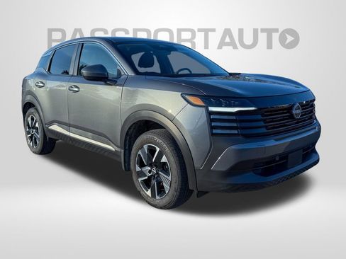 Certified 2025 Nissan Kicks SV image 3