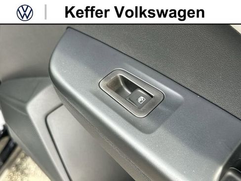 New 2026 Volkswagen Taos SE FWD image 32