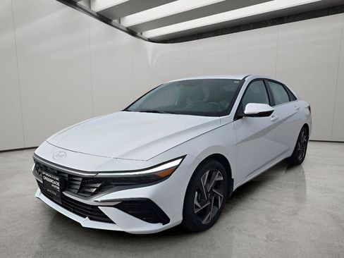 Used 2025 Hyundai Elantra Limited image 1