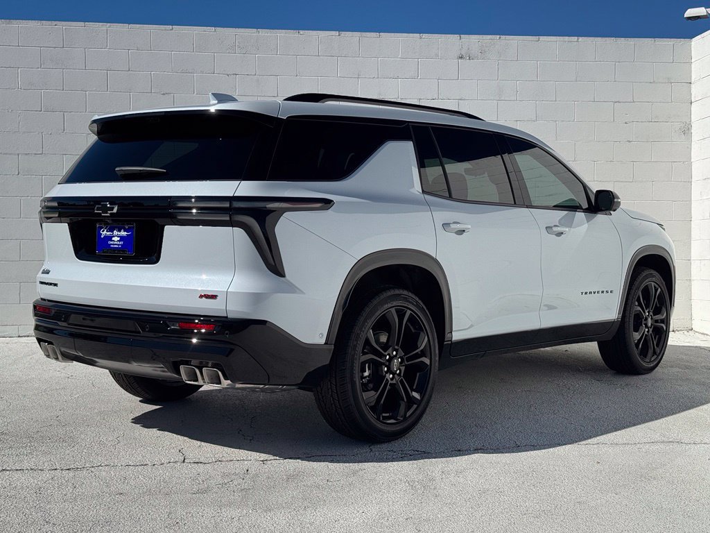 New 2027 Chevrolet Traverse RS w/ LPO, Floor Liner Package FWD image 13