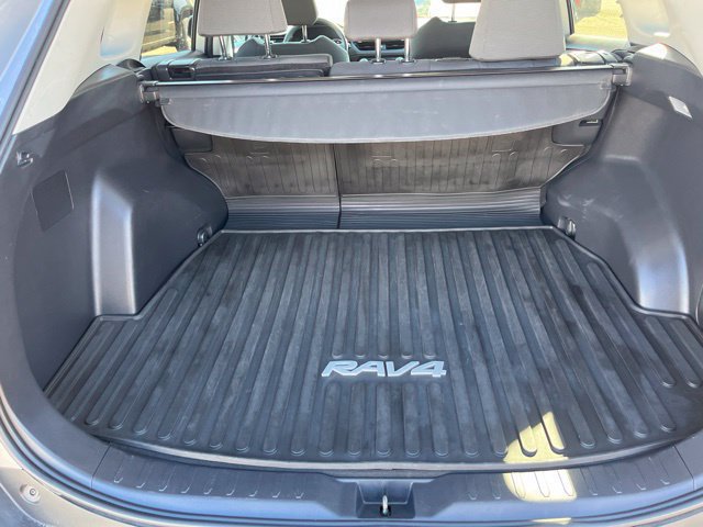 Used 2021 Toyota RAV4 XLE AWD/4WD image 10