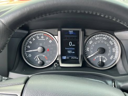 Used 2023 Toyota Tacoma TRD Off-Road w/ Technology Package AWD/4WD image 11