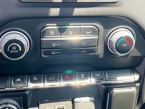 Used 2022 Chevrolet Silverado 1500 Custom RWD image 16