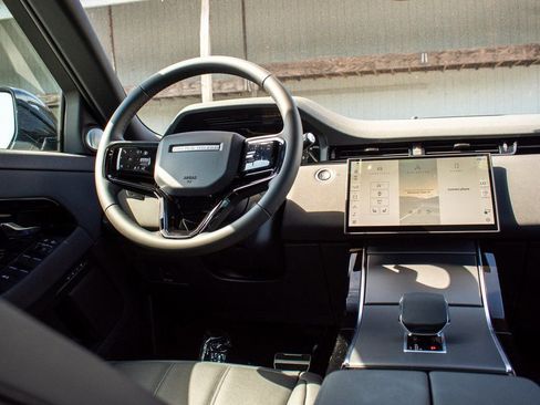 New 2024 Land Rover Range Rover Evoque Dynamic SE image 14