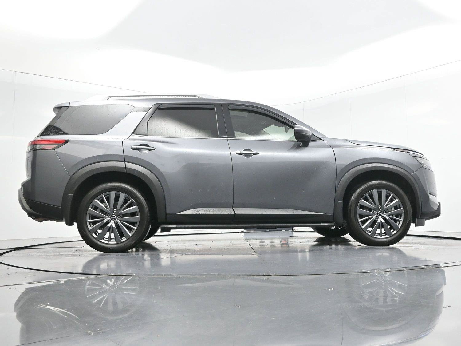 Used 2025 Nissan Pathfinder SL w/ SL Premium Package FWD image 46