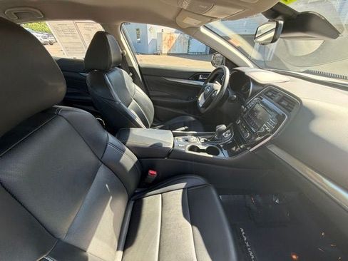 Used 2023 Nissan Maxima SV w/ Floor Mat Group FWD image 18