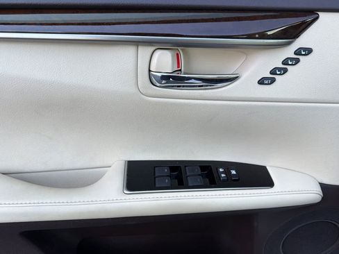 Used 2016 Lexus ES 350 w/ Luxury Package w/Wood Trim FWD image 12