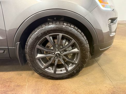 Used 2018 Ford Explorer XLT w/ Equipment Group 202A AWD/4WD image 89