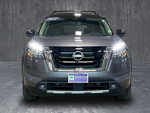 Used 2022 Nissan Pathfinder Platinum w/ Cargo Package AWD/4WD image 2