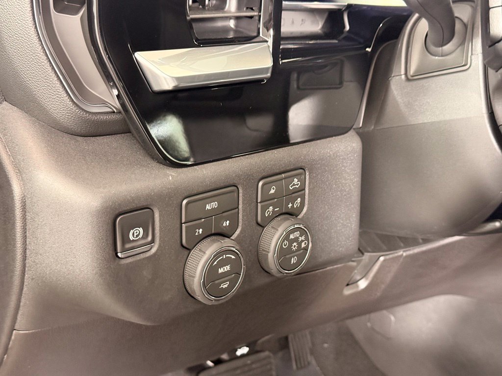 New 2026 Chevrolet Silverado 1500 RST w/ Redline Edition AWD/4WD image 28