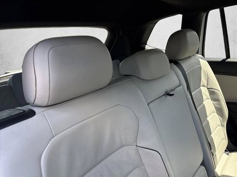 Used 2019 Volkswagen Tiguan SEL Premium R-Line w/ 3rd Row Seat Package AWD/4WD image 21