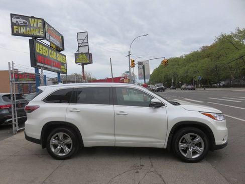Used 2015 Toyota Highlander Limited w/ Driver Technology Package AWD/4WD image 9