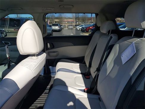 New 2026 Kia Carnival EX image 12
