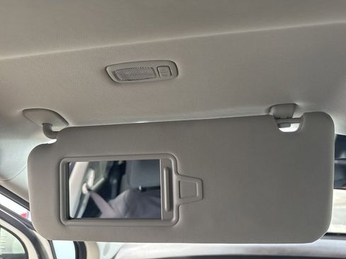 Used 2022 Kia Carnival LX image 41