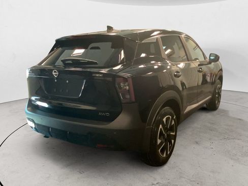 Used 2025 Nissan Kicks SV AWD/4WD image 6