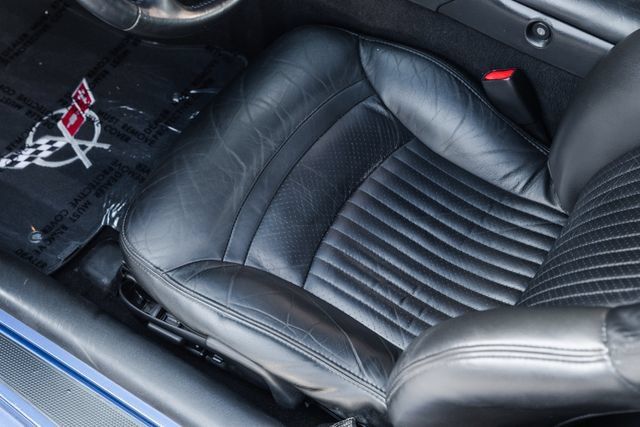 Used 2003 Chevrolet Corvette Coupe w/ Preferred Equipment Group RWD image 68