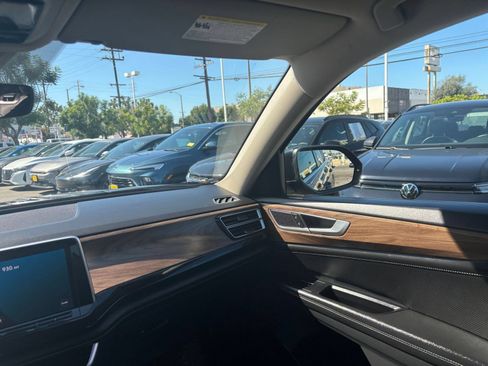 Used 2024 Volkswagen Atlas SE AWD/4WD image 37