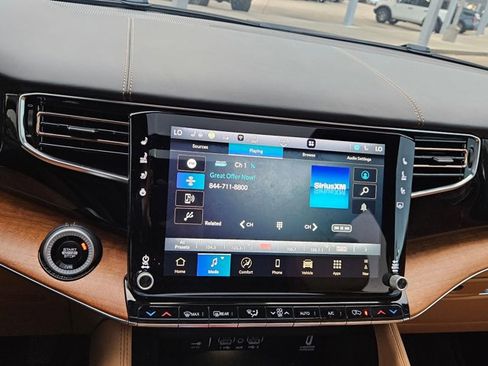 Used 2024 Jeep Grand Wagoneer Series III image 11