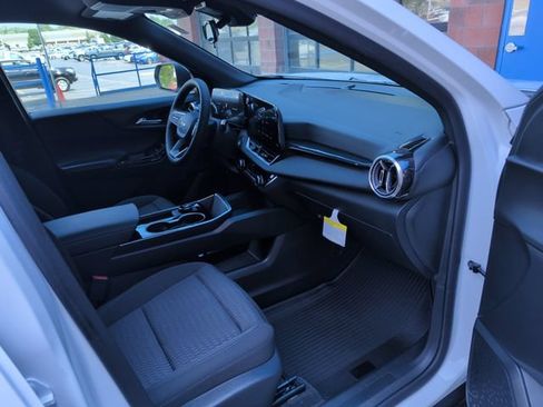 Used 2026 Chevrolet Equinox LT FWD image 28