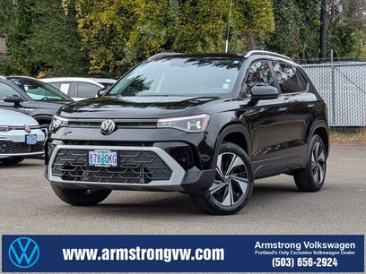 Used 2025 Volkswagen Taos SE w/ Panoramic Sunroof Package