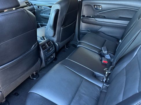 Used 2021 Honda Pilot Touring image 11