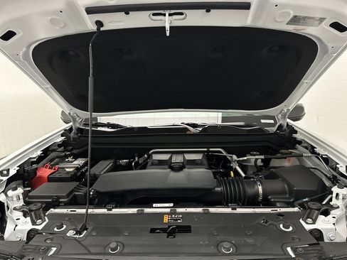 Used 2024 Chevrolet Colorado Z71 w/ Z71 Convenience Package 2 image 42