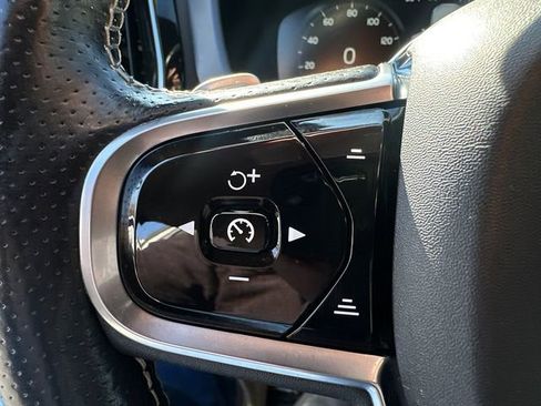 Used 2019 Volvo XC60 T5 R-Design w/ Protection Package AWD/4WD image 35