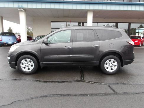 Used 2015 Chevrolet Traverse LS image 2