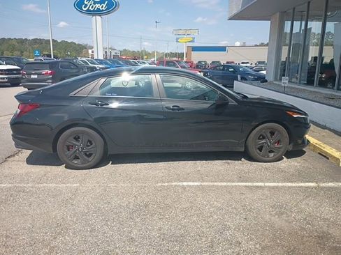 Used 2023 Hyundai Elantra SEL image 7