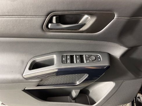 Used 2025 Nissan Pathfinder SV image 28