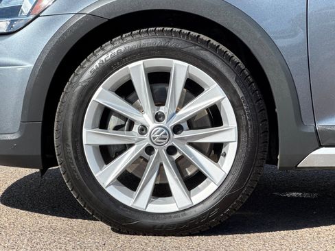 Used 2019 Volkswagen Golf Alltrack S image 24