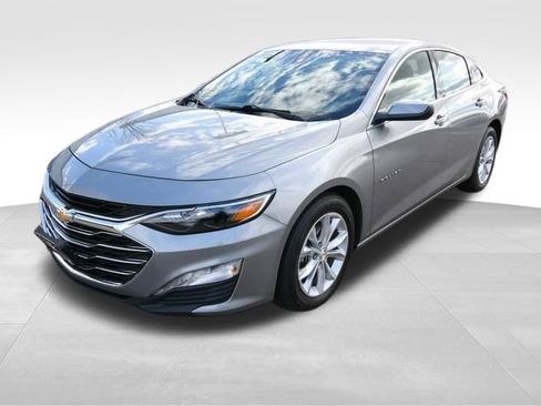 Used 2025 Chevrolet Malibu LT FWD image 2