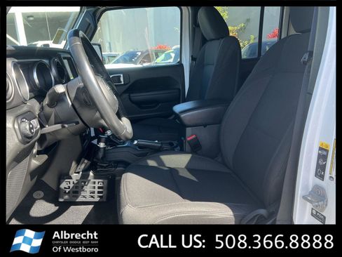 Used 2022 Jeep Gladiator Willys image 11