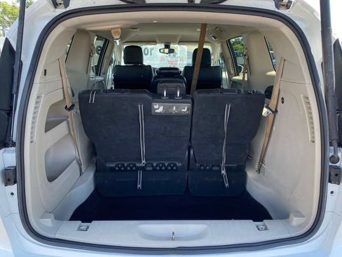Used 2017 Chrysler Pacifica Touring-L w/ Safetytec Group FWD image 6