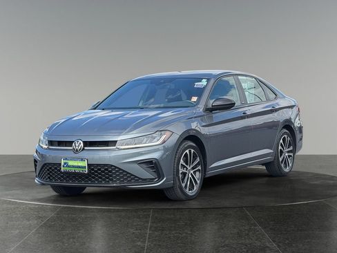 Used 2025 Volkswagen Jetta Sport FWD image 3