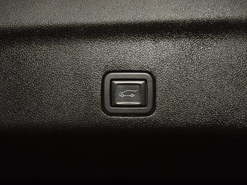 Used 2024 GMC Yukon XL Denali AWD/4WD image 28