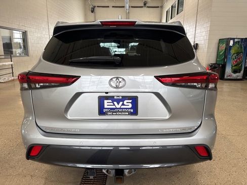 Used 2020 Toyota Highlander Limited image 6