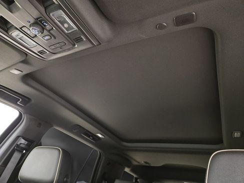 Used 2021 Chevrolet Tahoe Premier w/ Premium Package image 18