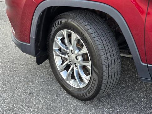 Used 2019 Jeep Cherokee Latitude Plus AWD/4WD image 27