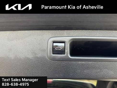 Used 2021 Toyota Highlander XLE image 28