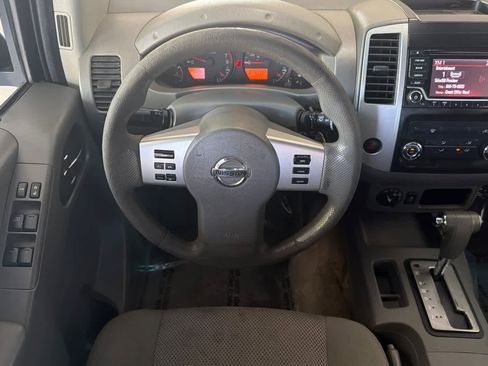Used 2018 Nissan Frontier SV AWD/4WD image 14