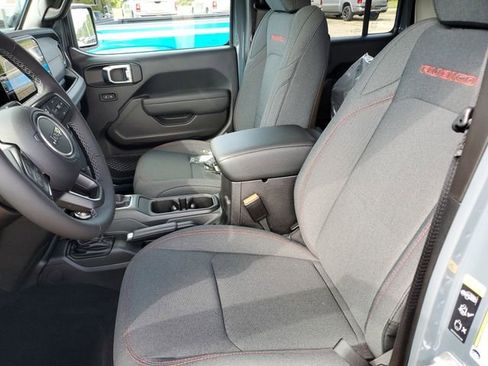 New 2025 Jeep Gladiator Rubicon w/ Convenience Group image 12