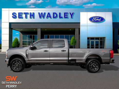 Used 2025 Ford F250 XL w/ FX4 Off-Road Package image 3