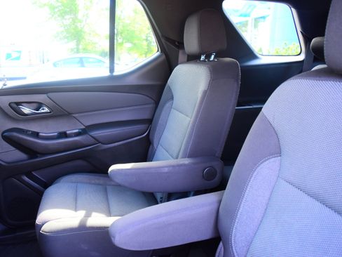 Used 2023 Chevrolet Traverse LT w/ Rear Camera Mirror Package image 28