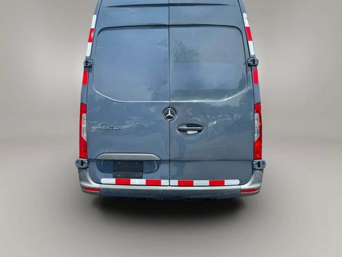 Used 2021 Mercedes-Benz Sprinter 2500 image 6