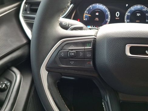 Used 2023 Jeep Grand Cherokee Laredo AWD/4WD image 20